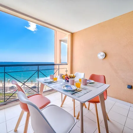 La Palme D'azur - *